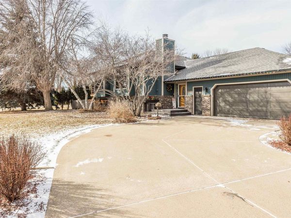 2713 S Harvey Dunn Dr, Sioux Falls, SD 57103