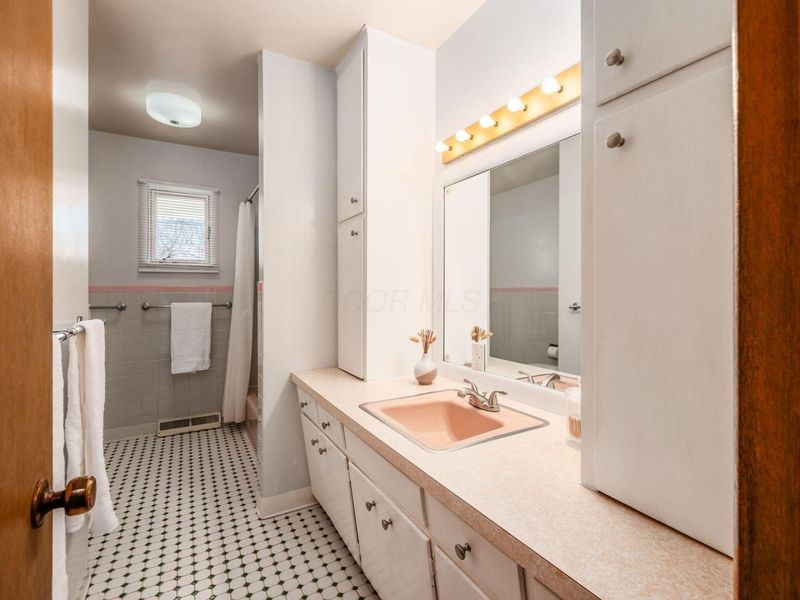 723 Drummond Court, Columbus, OH 43214 Photo 8