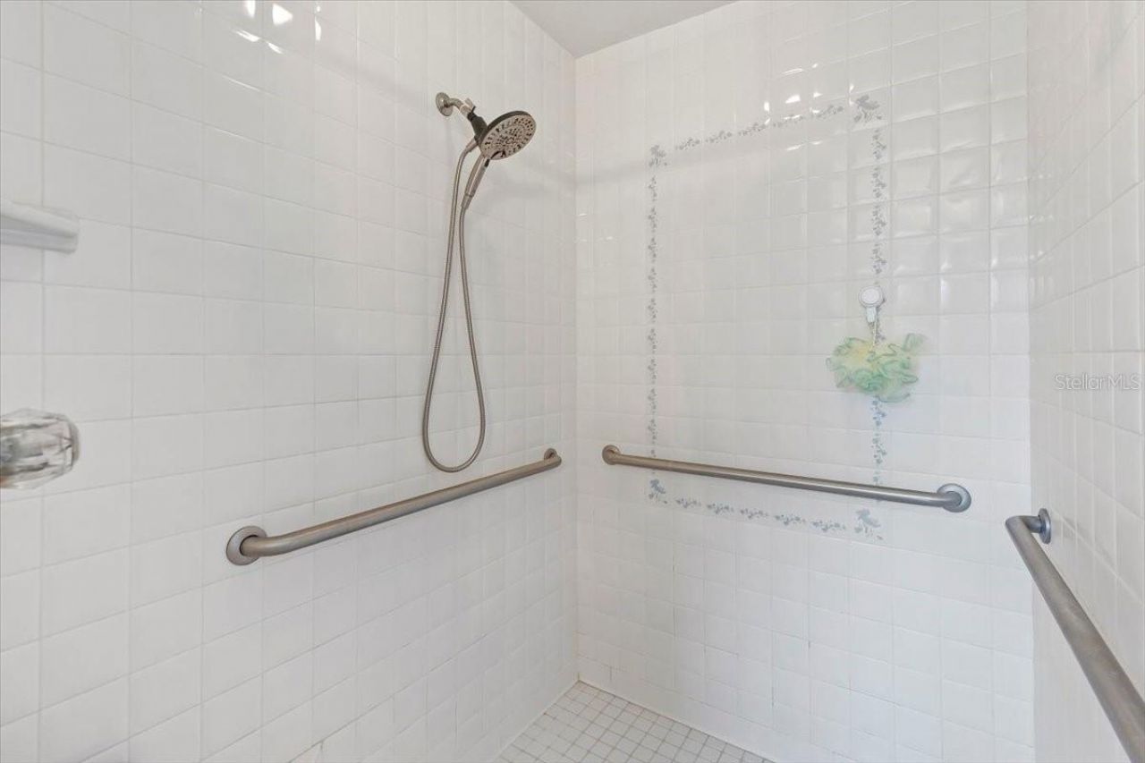 132 Sea Street, New Smyrna Beach, FL 32168 Photo