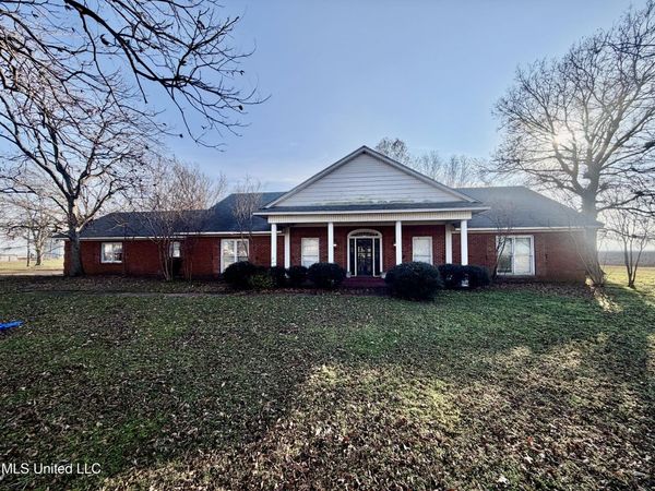 2907 Highway 8 , Cleveland, MS 38732