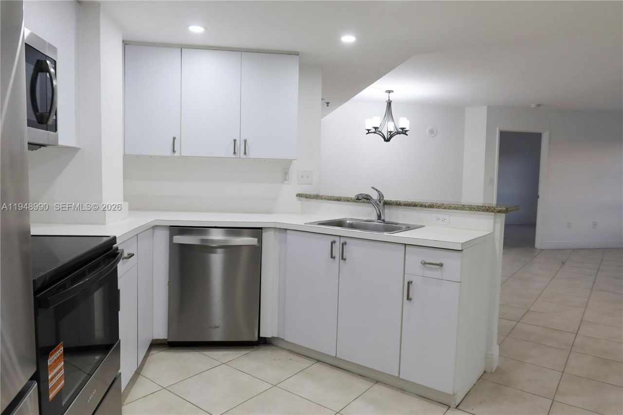 2351 Douglas Rd, Unit 601, Miami, FL 33145 Photo