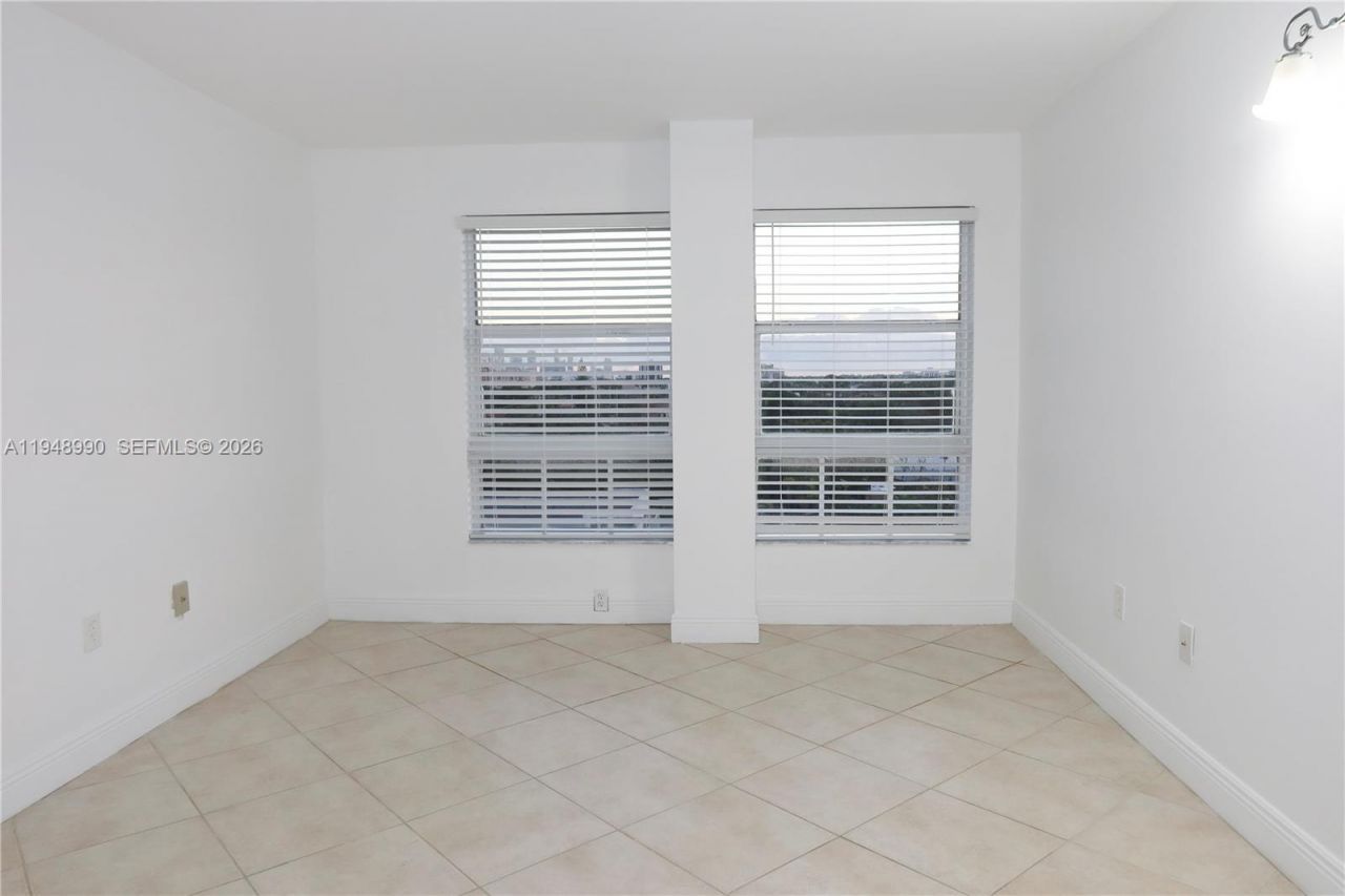 2351 Douglas Rd, Unit 601, Miami, FL 33145 Photo