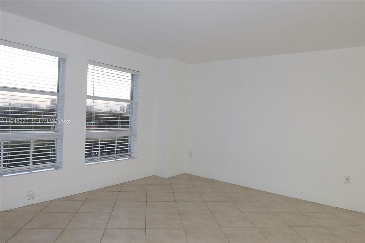 2351 Douglas Rd, Unit 601, Miami, FL 33145 Photo