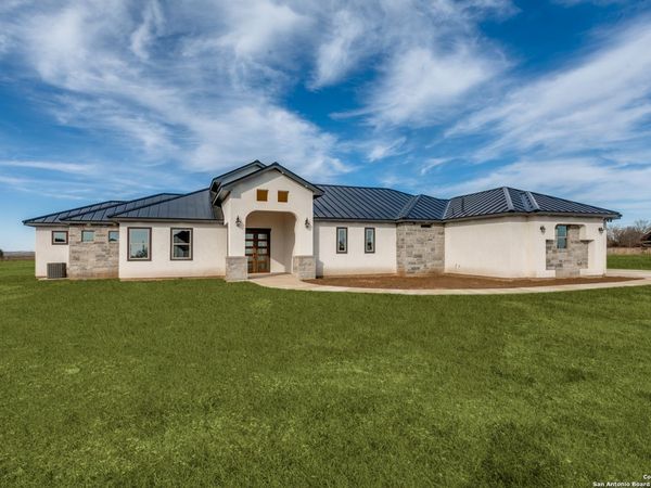 202 Venado Oaks, Castroville, TX 78009