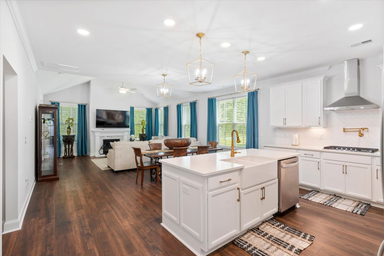 428 Eagleview Drive Photo 11