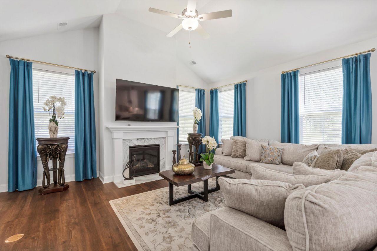 428 Eagleview Drive Photo 14