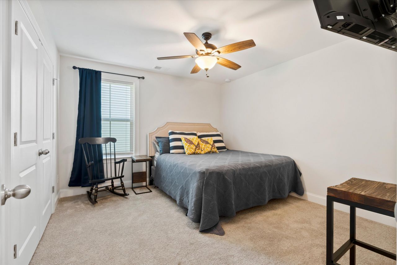 428 Eagleview Drive Photo 32