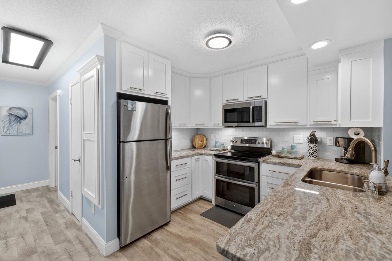 9581 Shore Dr. Photo 14