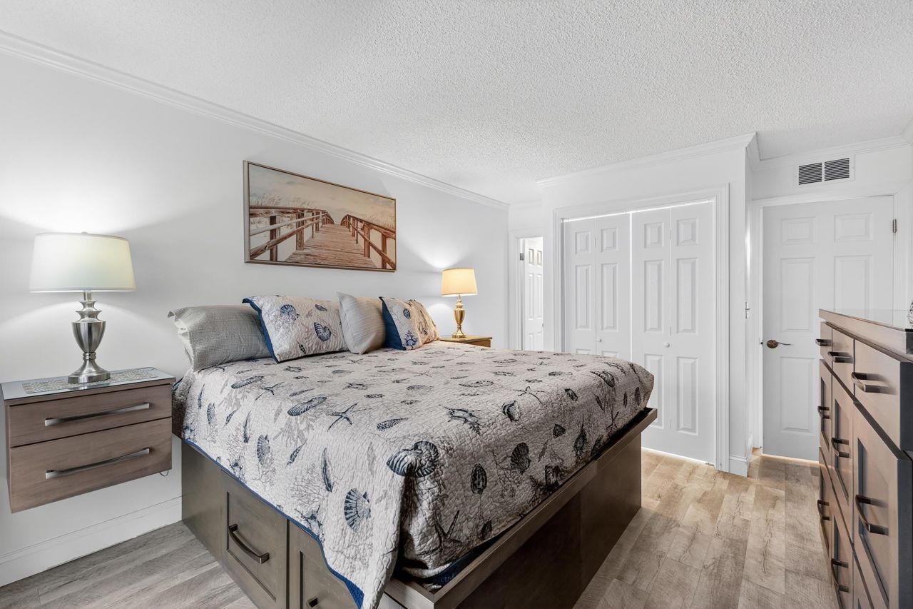 9581 Shore Dr. Photo 21