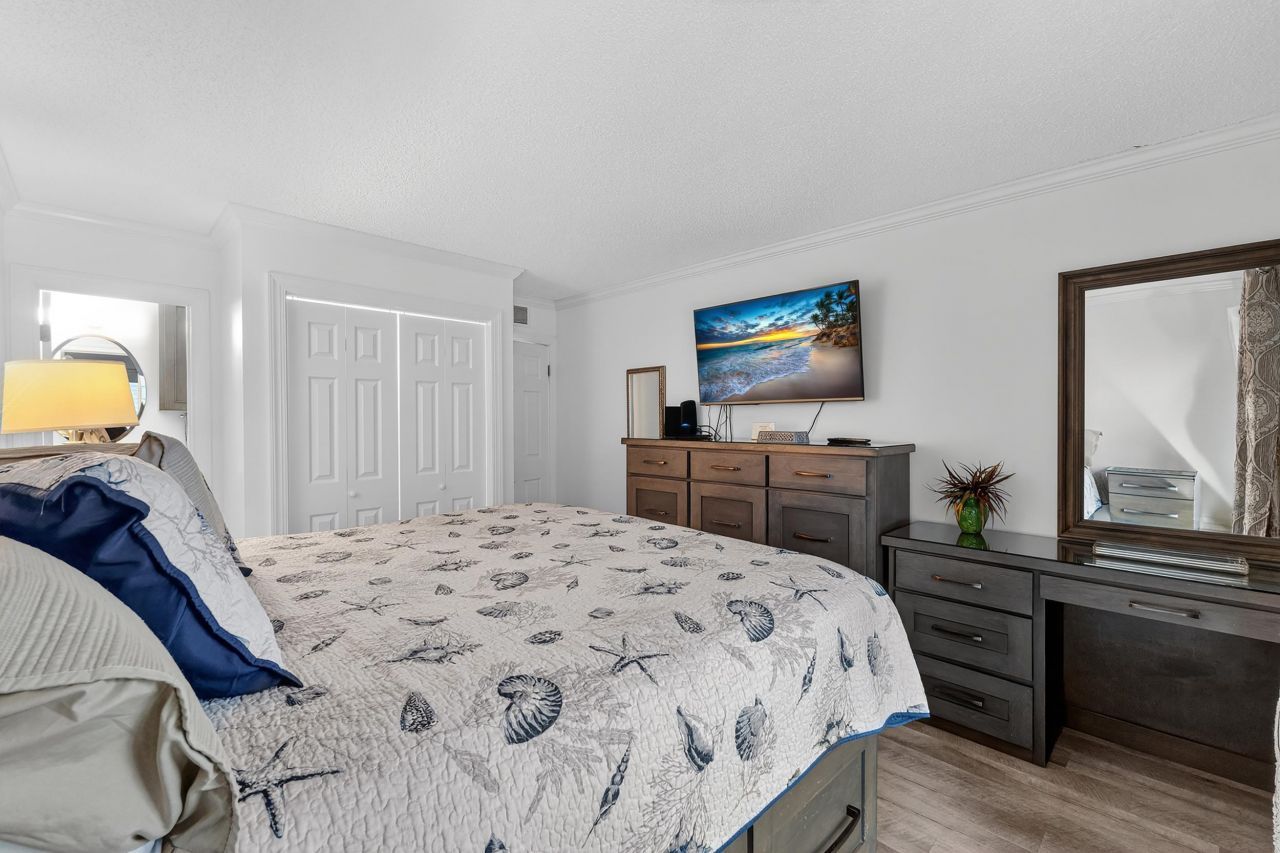 9581 Shore Dr. Photo 22