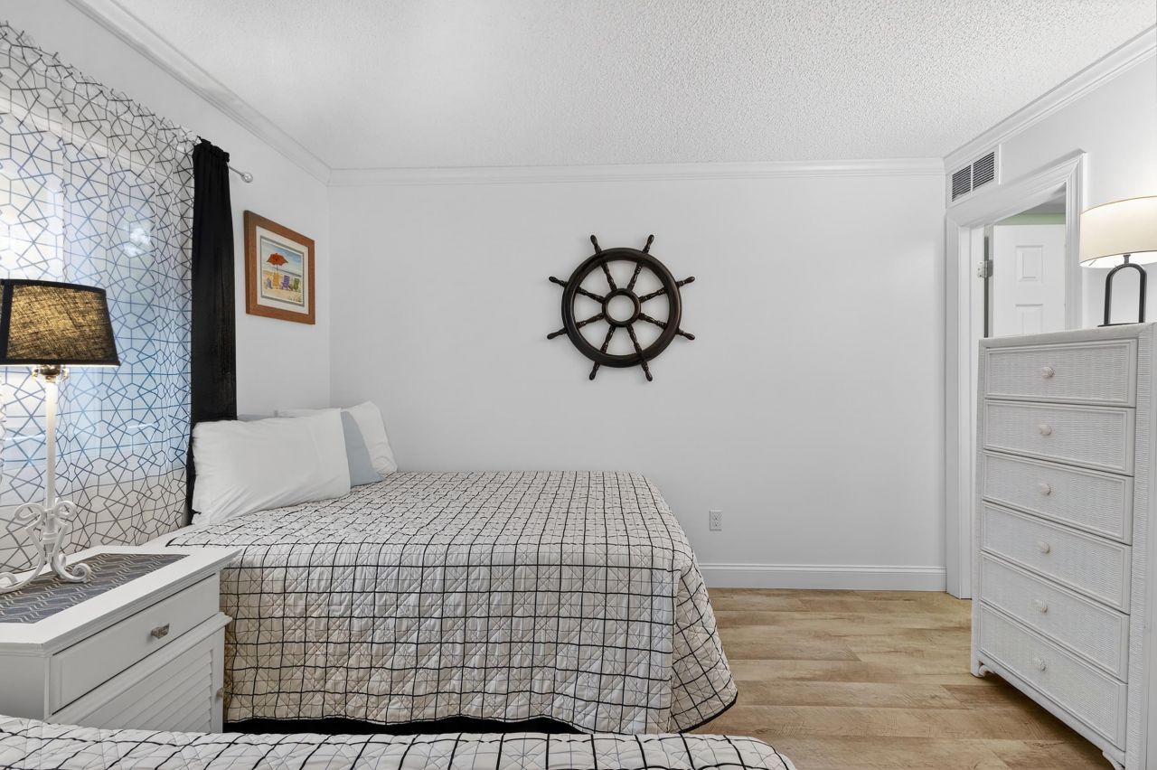 9581 Shore Dr. Photo 31