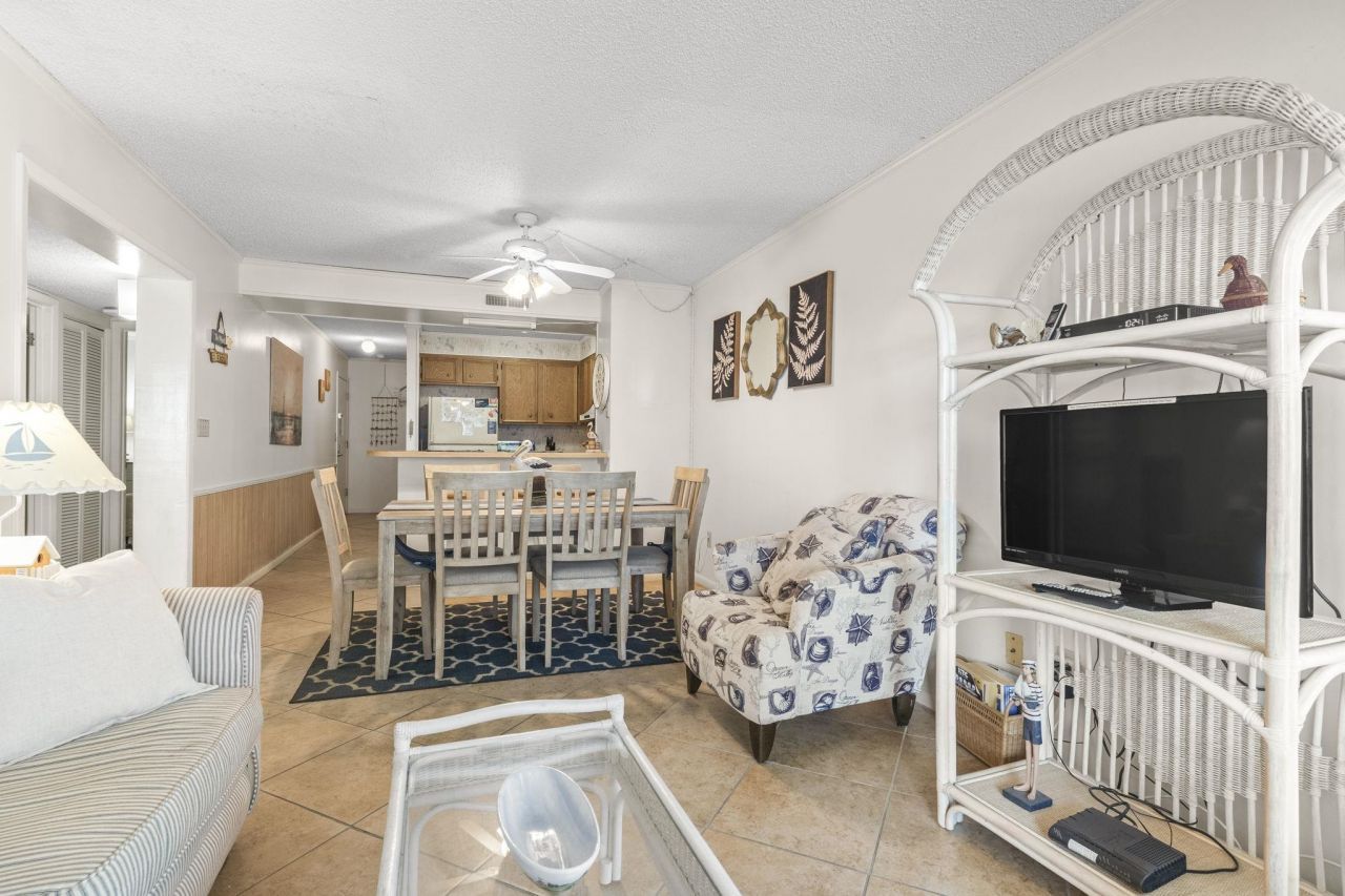 9570 Shore Dr. Photo 12