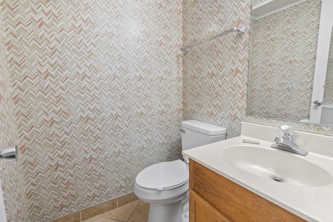 9570 Shore Dr. Photo 23