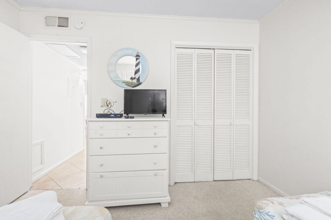 9570 Shore Dr. Photo 25