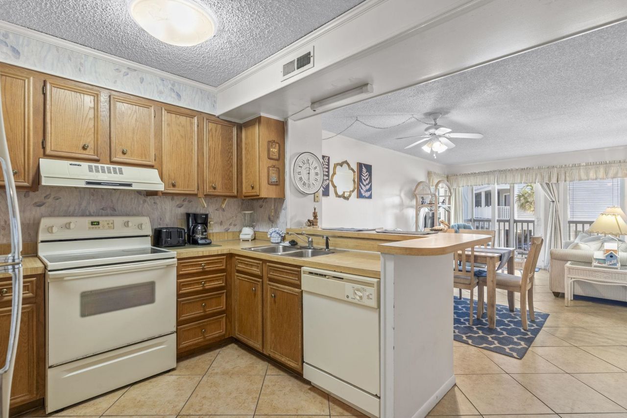 9570 Shore Dr. Photo 6