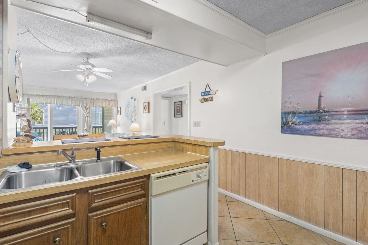 9570 Shore Dr. Photo 7