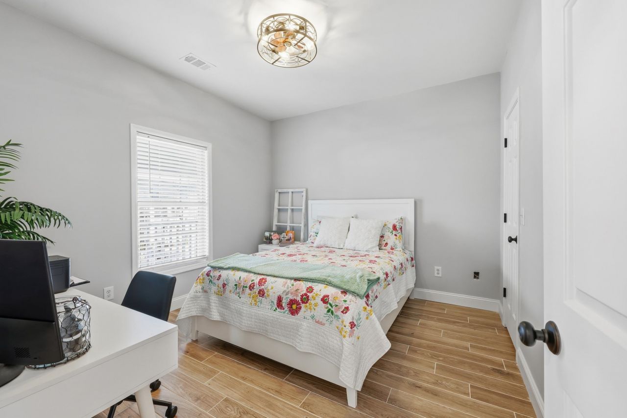 5810 Longwood Dr. Photo 10