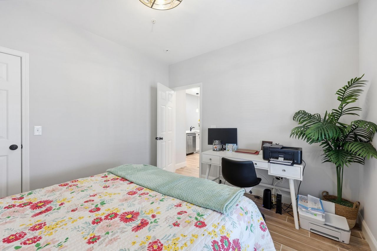 5810 Longwood Dr. Photo 11