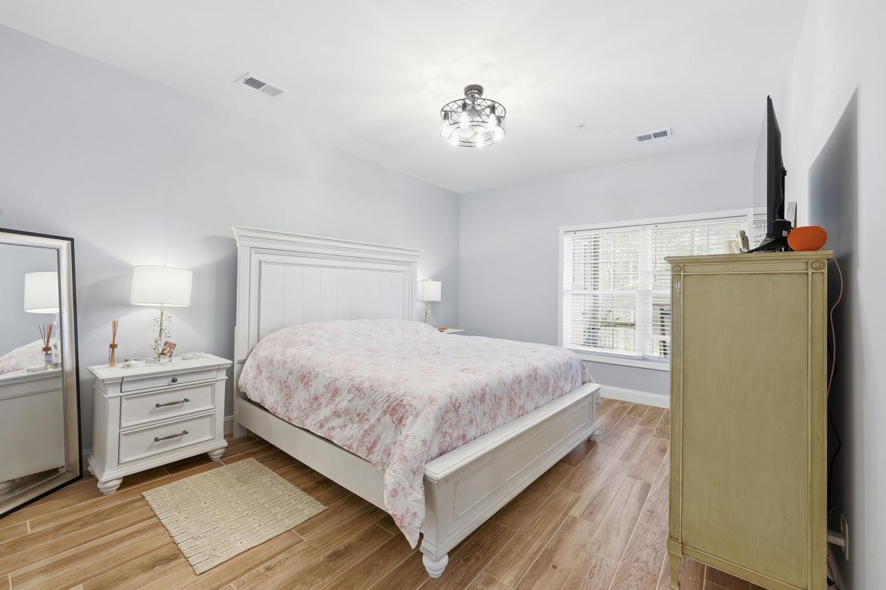 5810 Longwood Dr. Photo 12