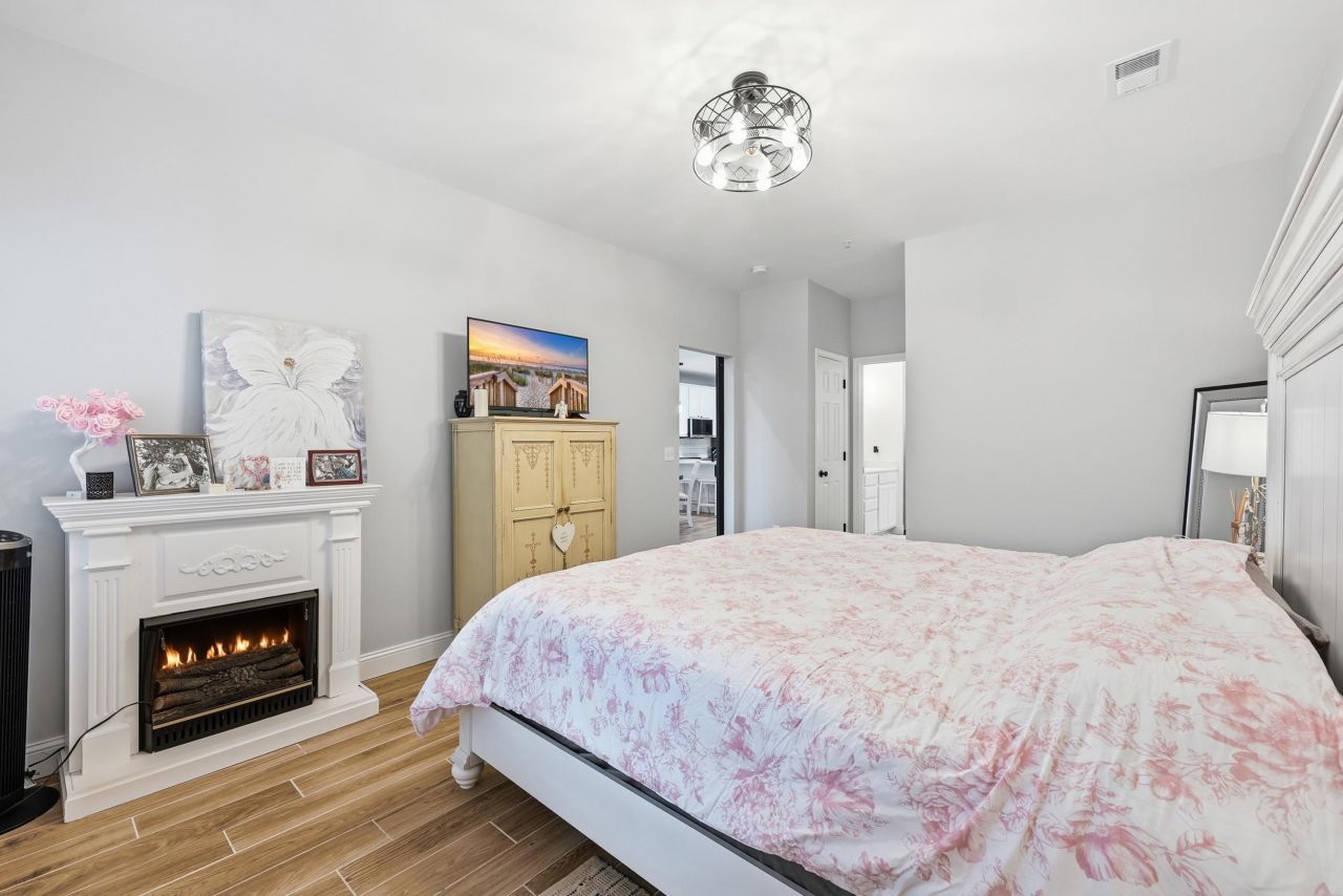 5810 Longwood Dr. Photo 13