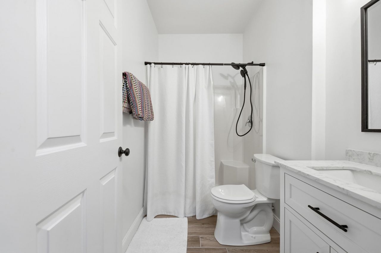 5810 Longwood Dr. Photo 14