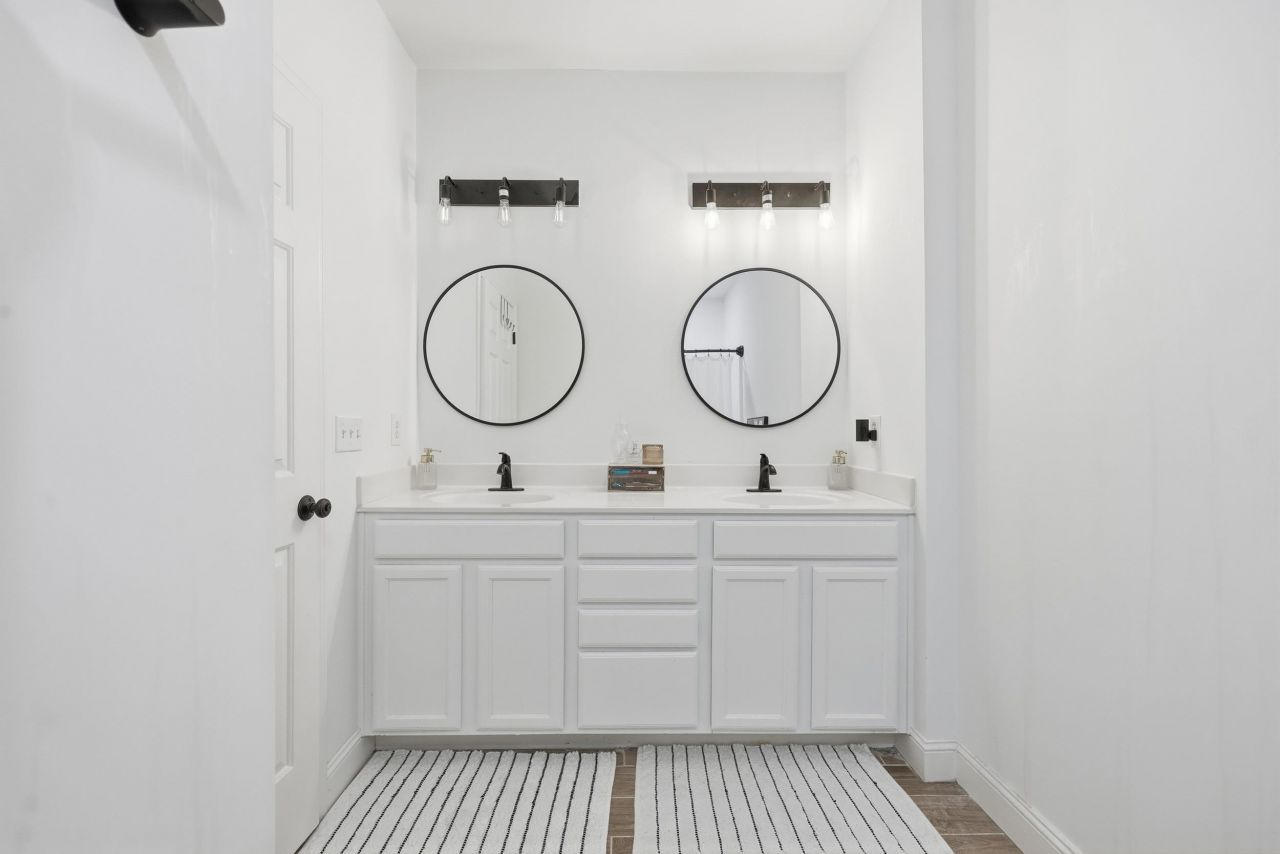 5810 Longwood Dr. Photo 16