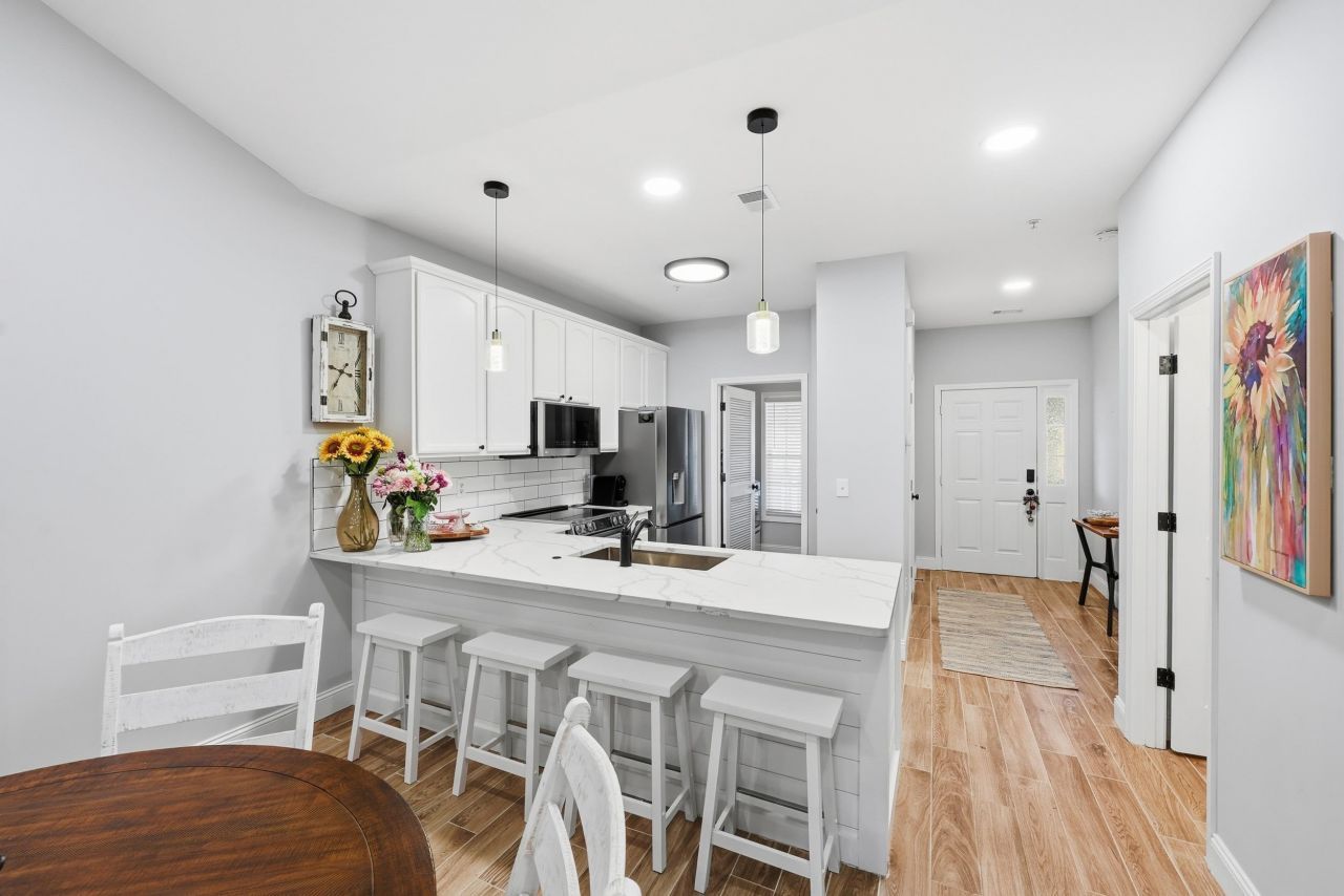 5810 Longwood Dr. Photo 5