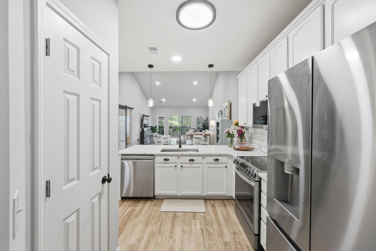 5810 Longwood Dr. Photo 7