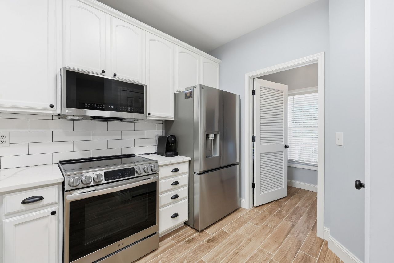 5810 Longwood Dr. Photo 8