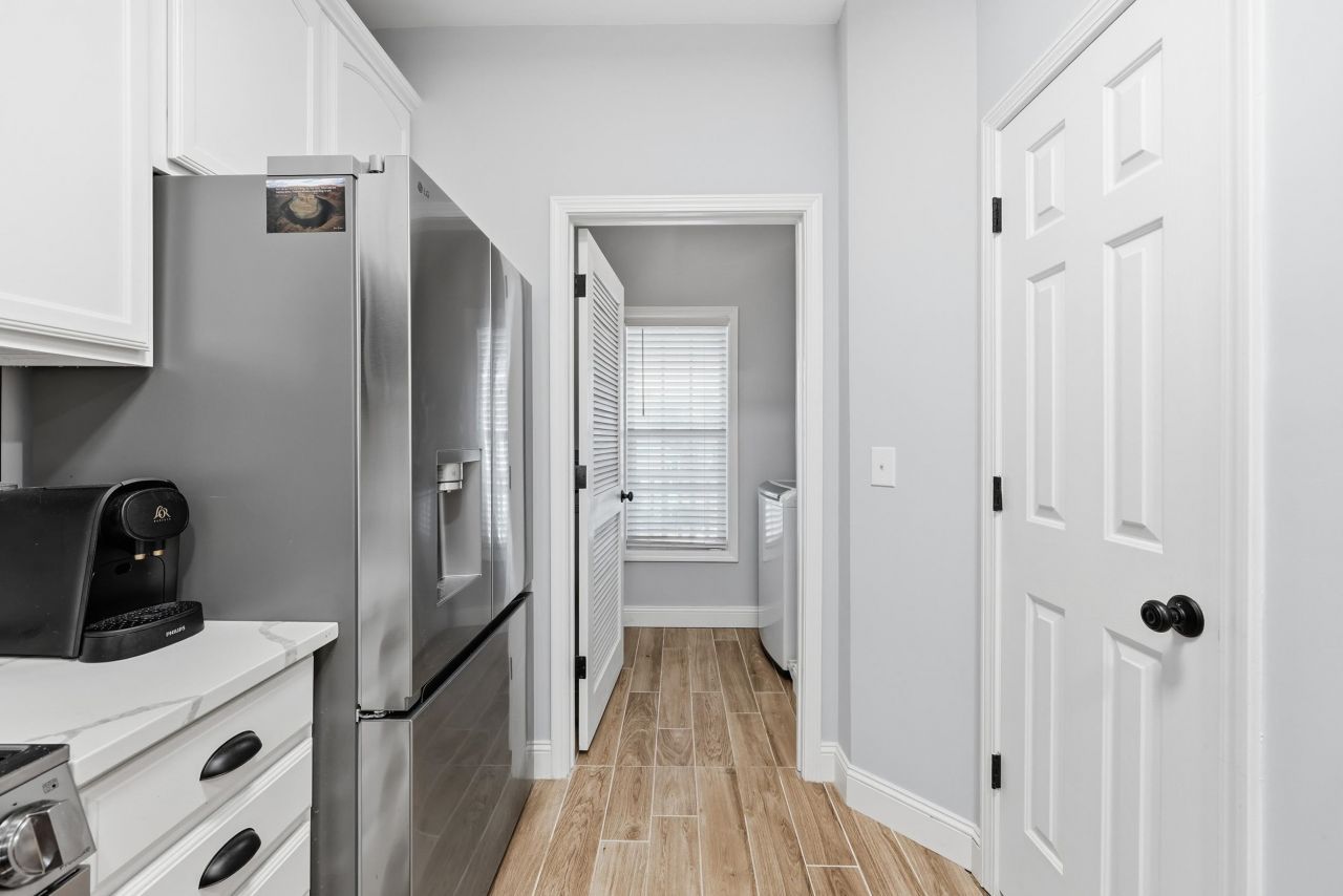 5810 Longwood Dr. Photo 9