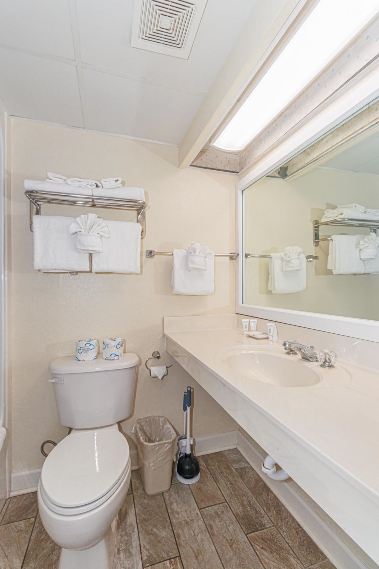 2300 N Ocean Blvd. Photo 23