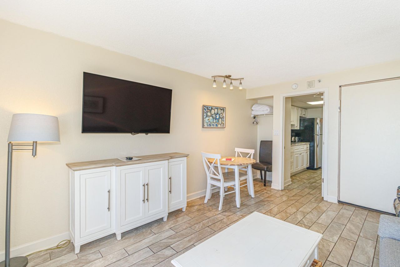 2300 N Ocean Blvd. Photo 6