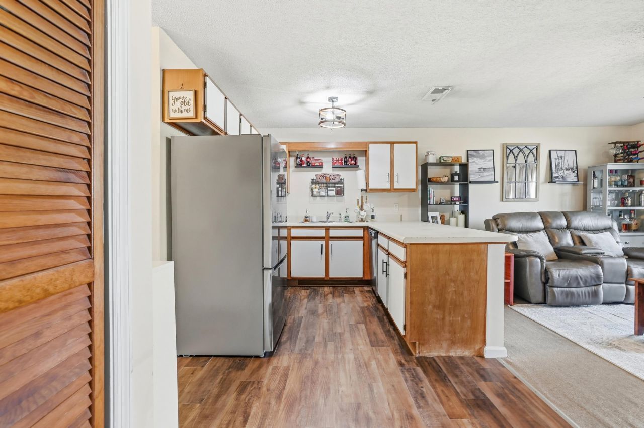 510 Fairwood Lakes Dr. Photo 12