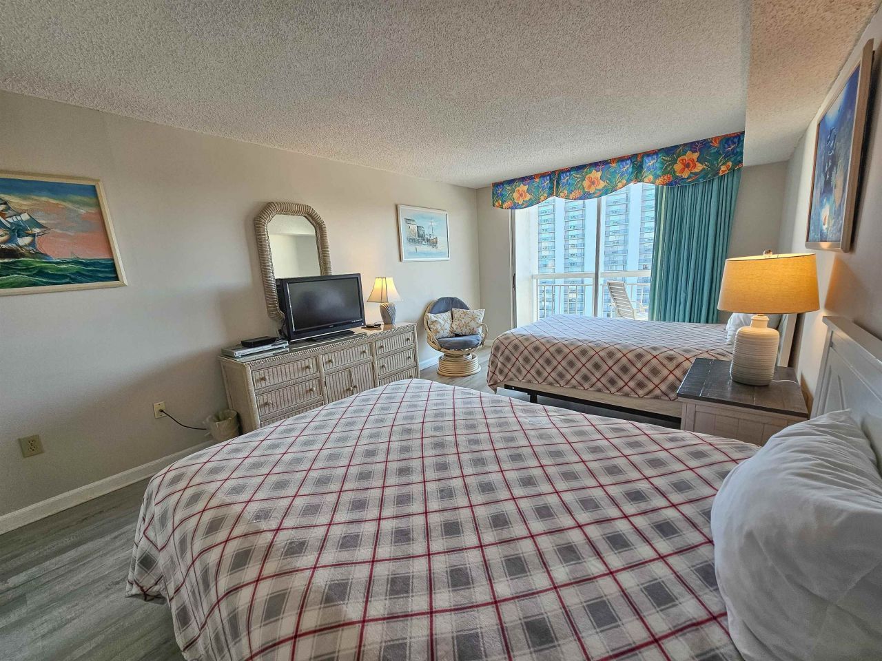 9820 Queensway Blvd. Photo 26