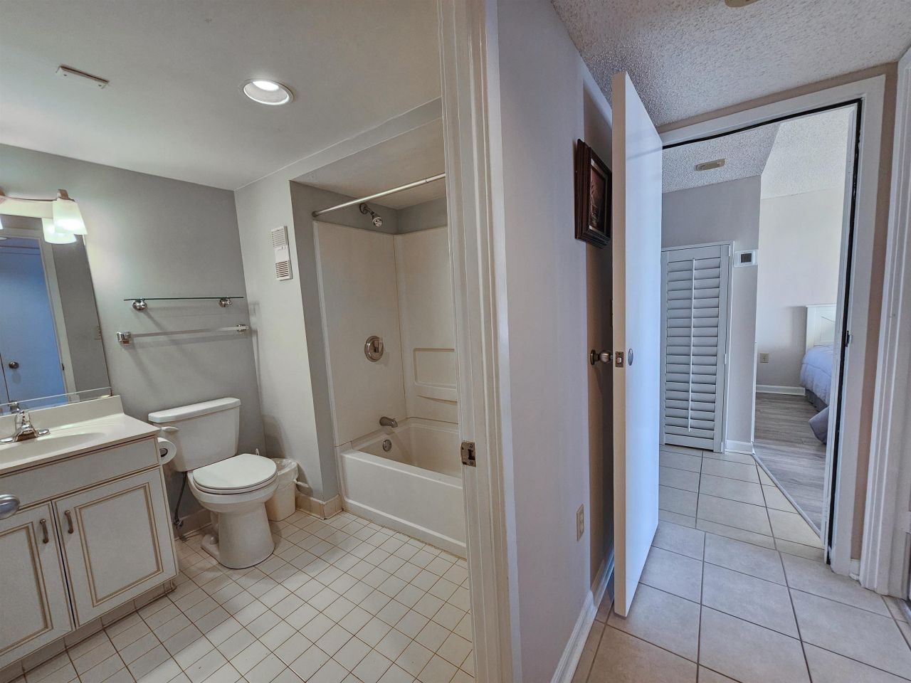 9820 Queensway Blvd. Photo 29