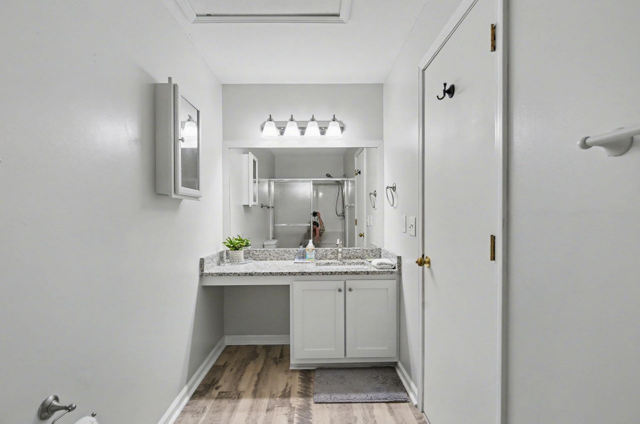 1250 River Oaks Dr. Photo 19