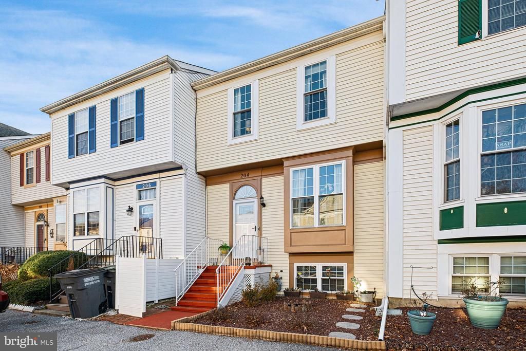 204 Finch Way, Newark, DE 19702 Main Photo