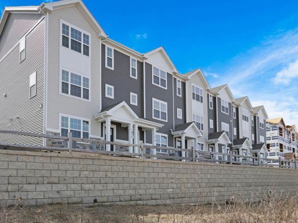 2668 Arrowhead Drive, Pingree Grove, IL 60140