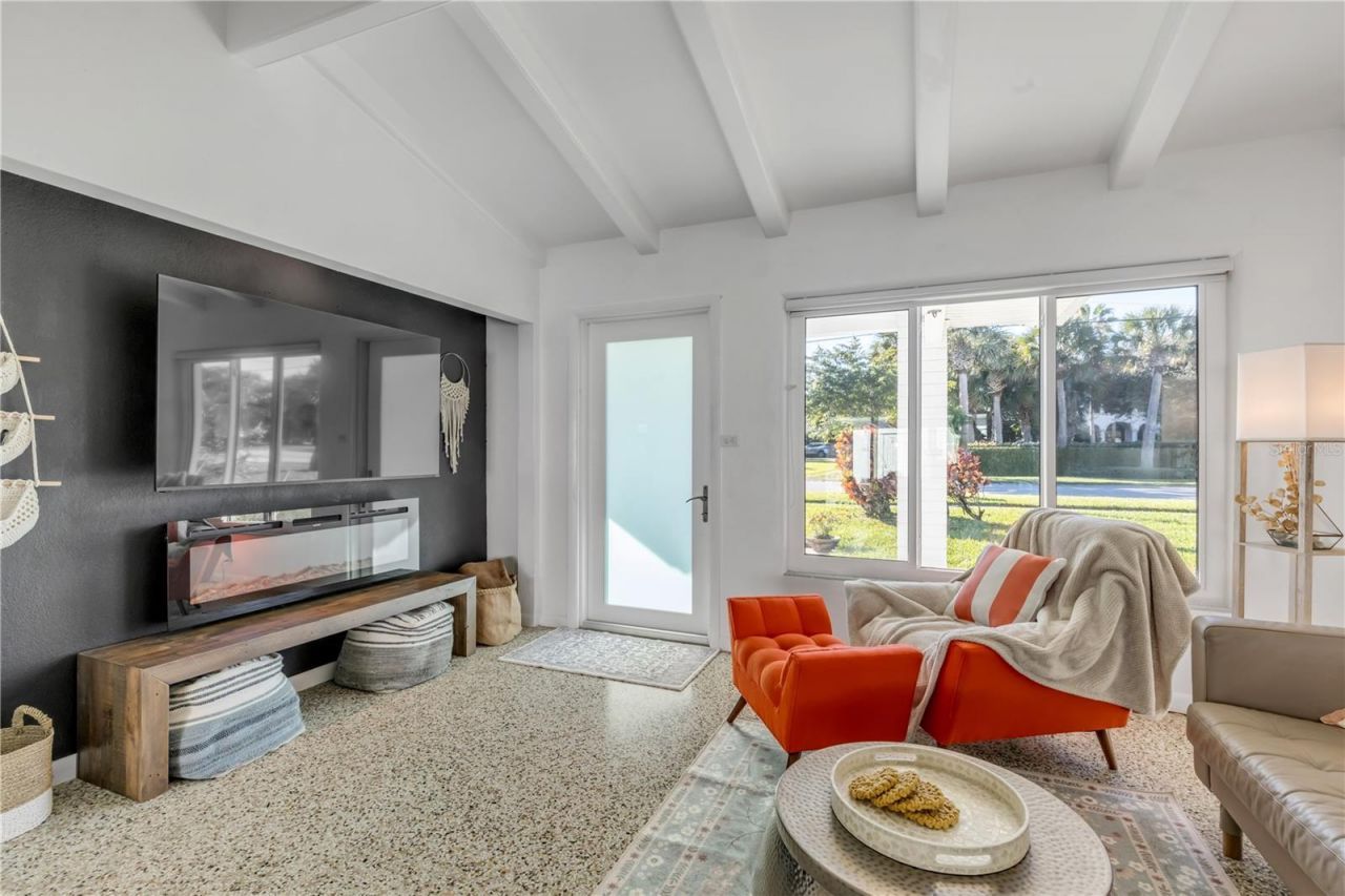 905 N Peninsula Avenue, New Smyrna Beach, FL 32169 Photo