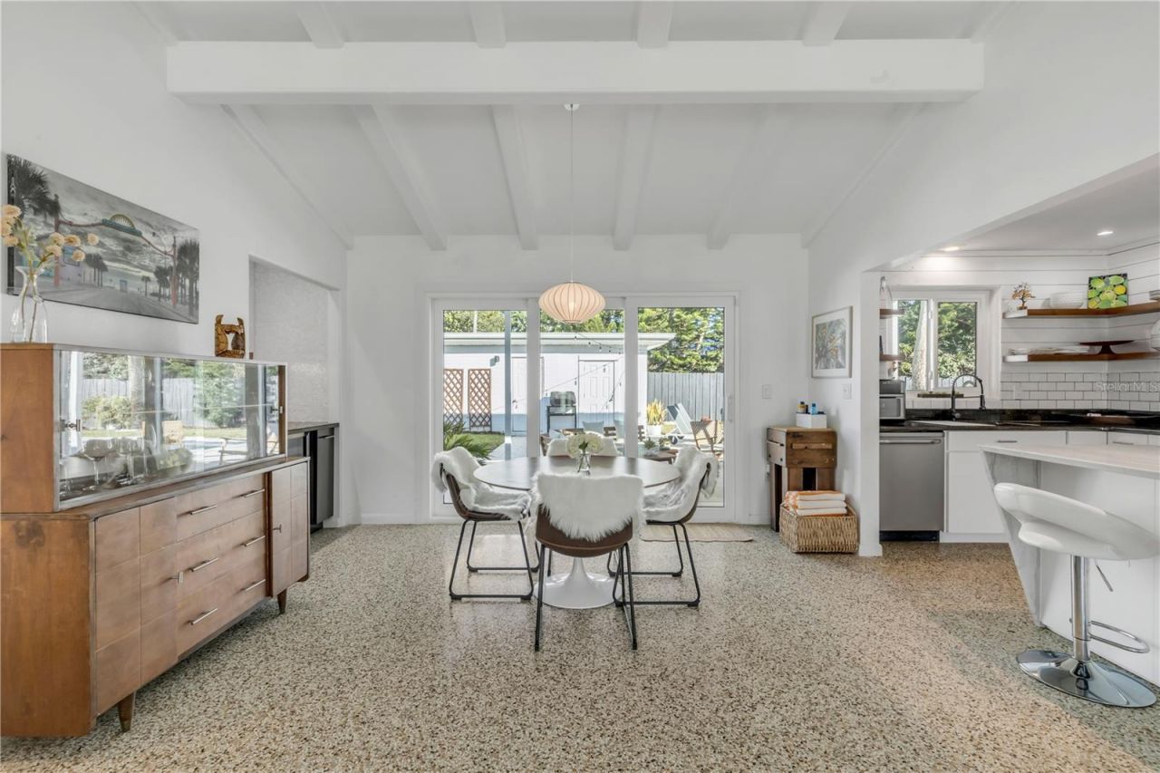 905 N Peninsula Avenue, New Smyrna Beach, FL 32169 Photo