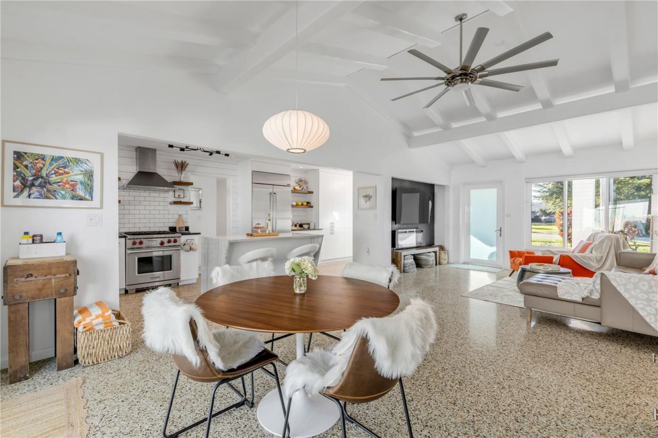 905 N Peninsula Avenue, New Smyrna Beach, FL 32169 Photo