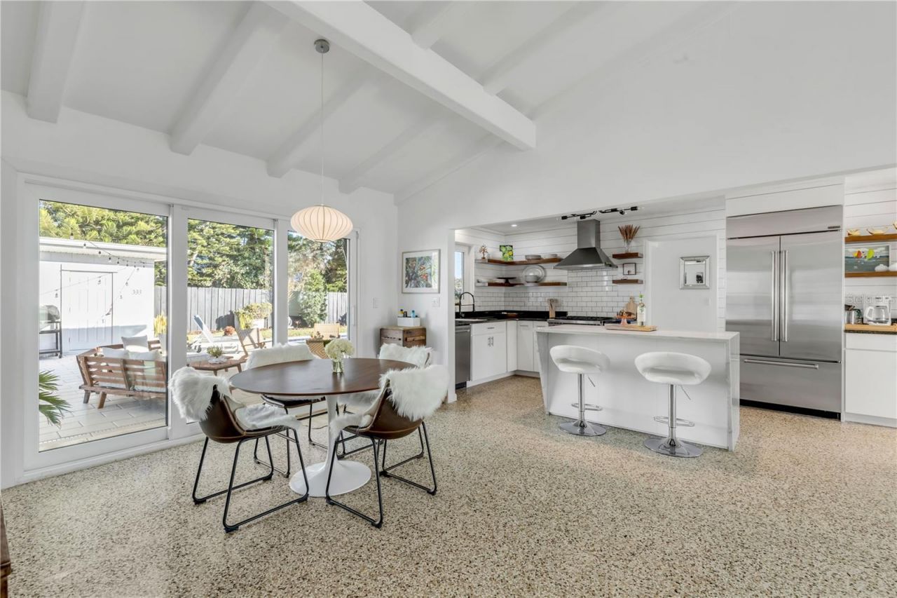 905 N Peninsula Avenue, New Smyrna Beach, FL 32169 Photo