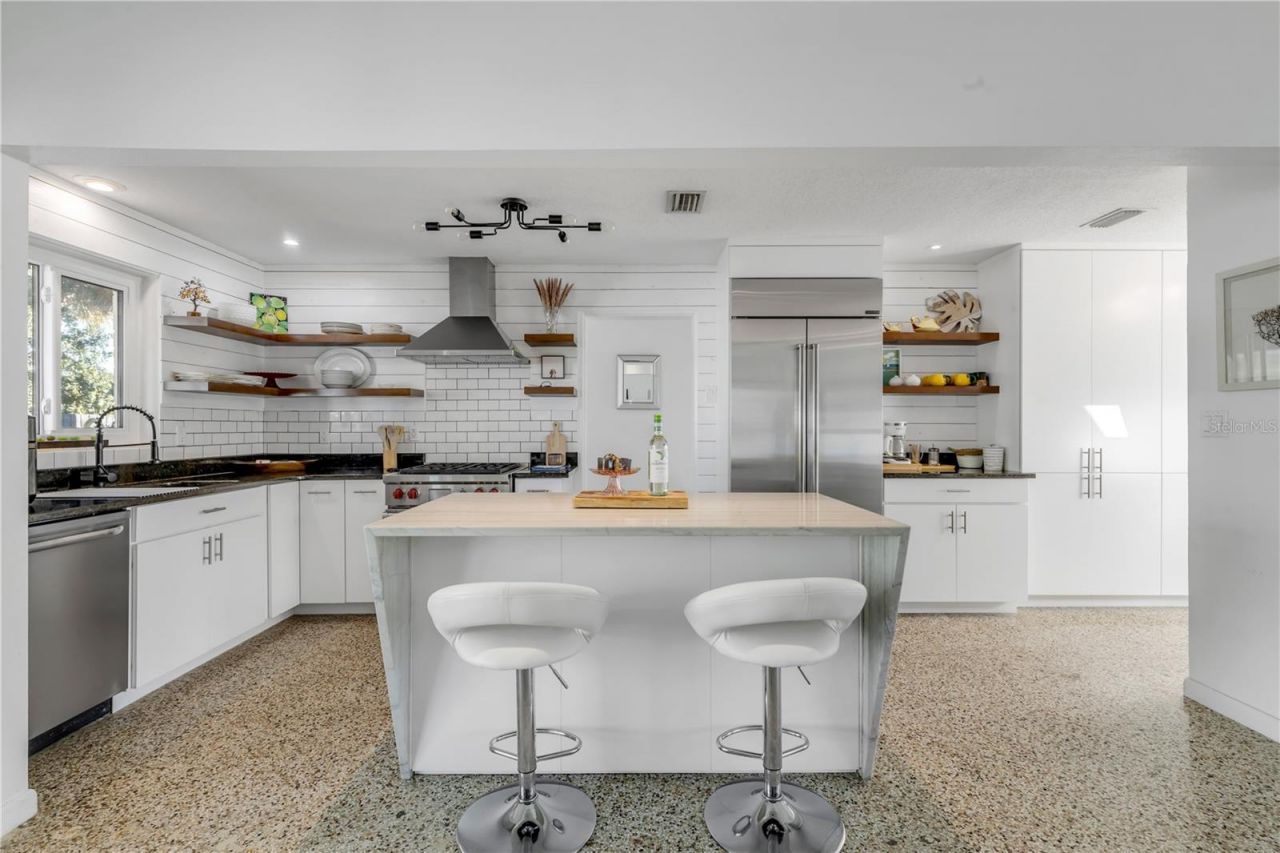 905 N Peninsula Avenue, New Smyrna Beach, FL 32169 Photo