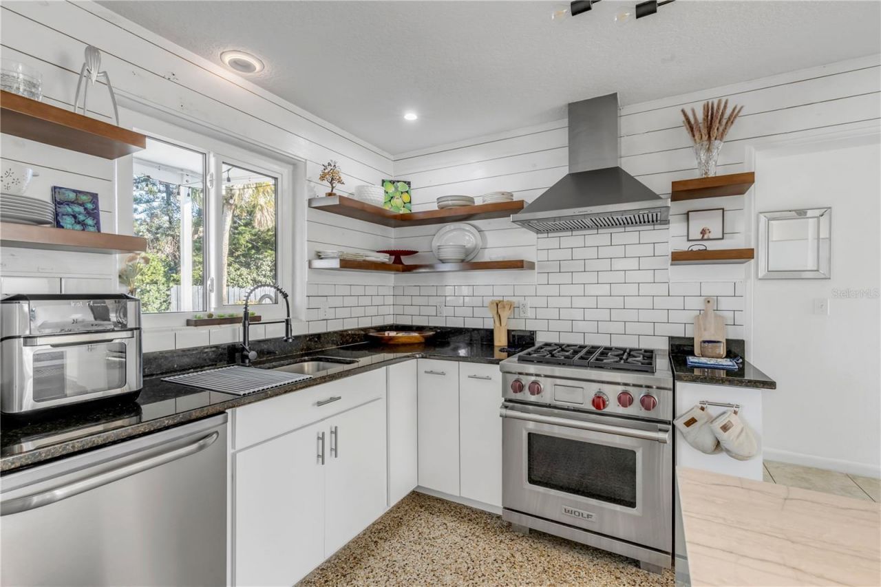 905 N Peninsula Avenue, New Smyrna Beach, FL 32169 Photo