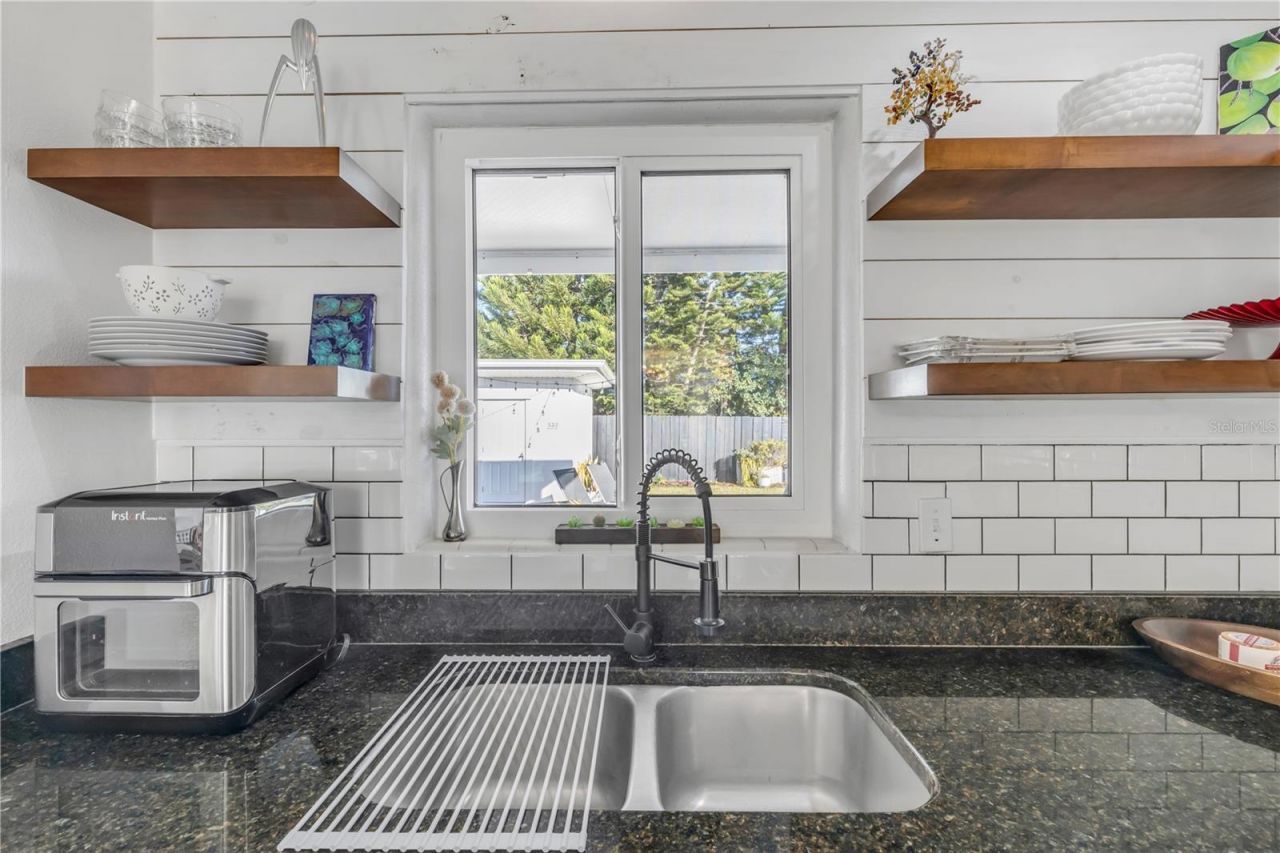 905 N Peninsula Avenue, New Smyrna Beach, FL 32169 Photo