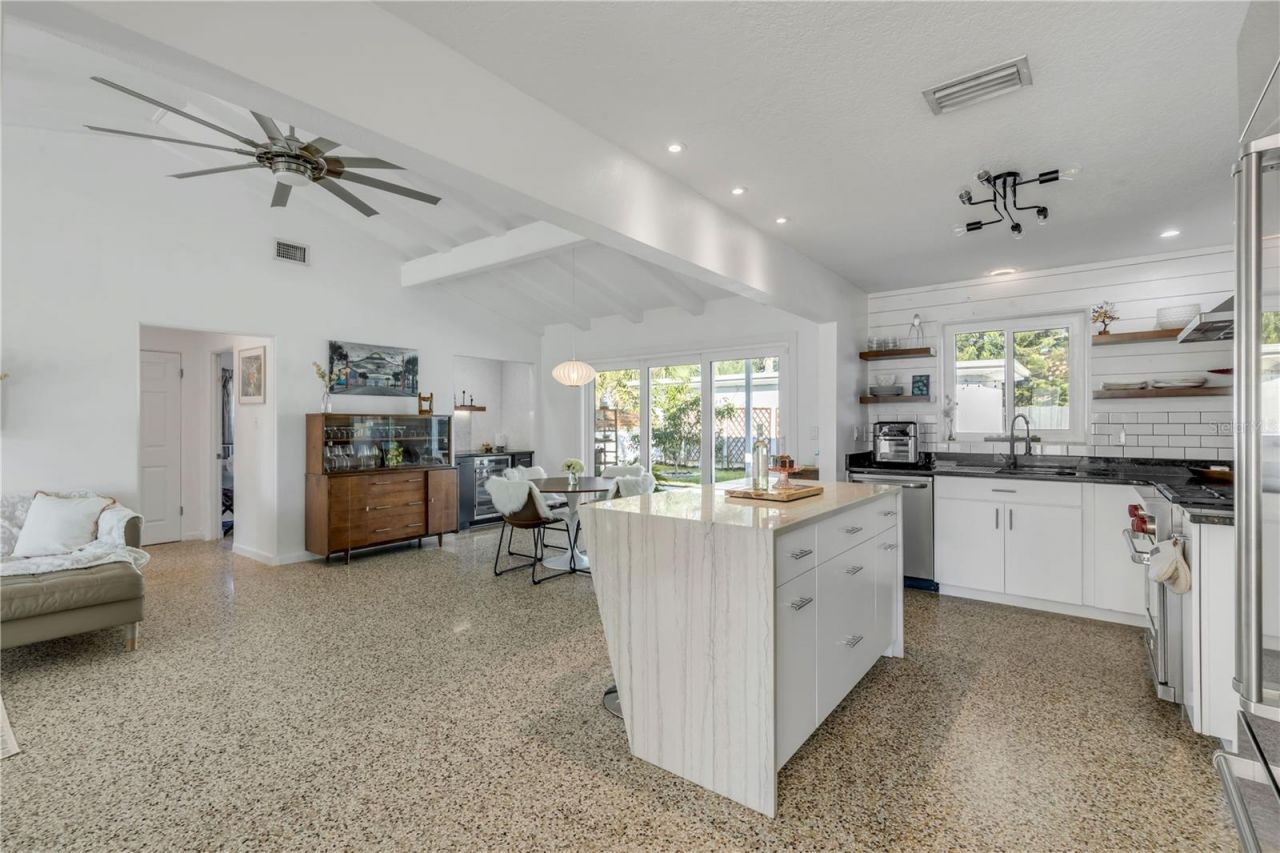 905 N Peninsula Avenue, New Smyrna Beach, FL 32169 Photo