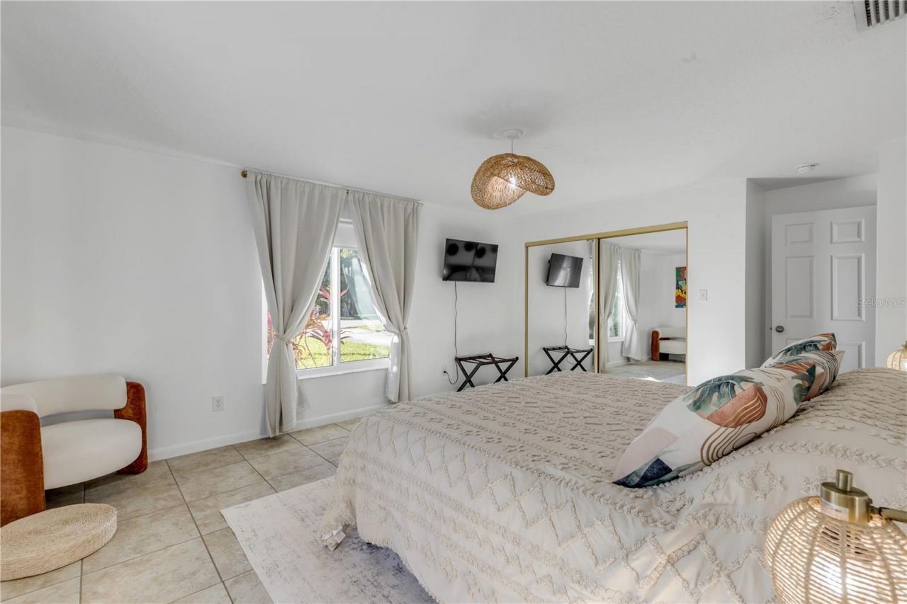 905 N Peninsula Avenue, New Smyrna Beach, FL 32169 Photo