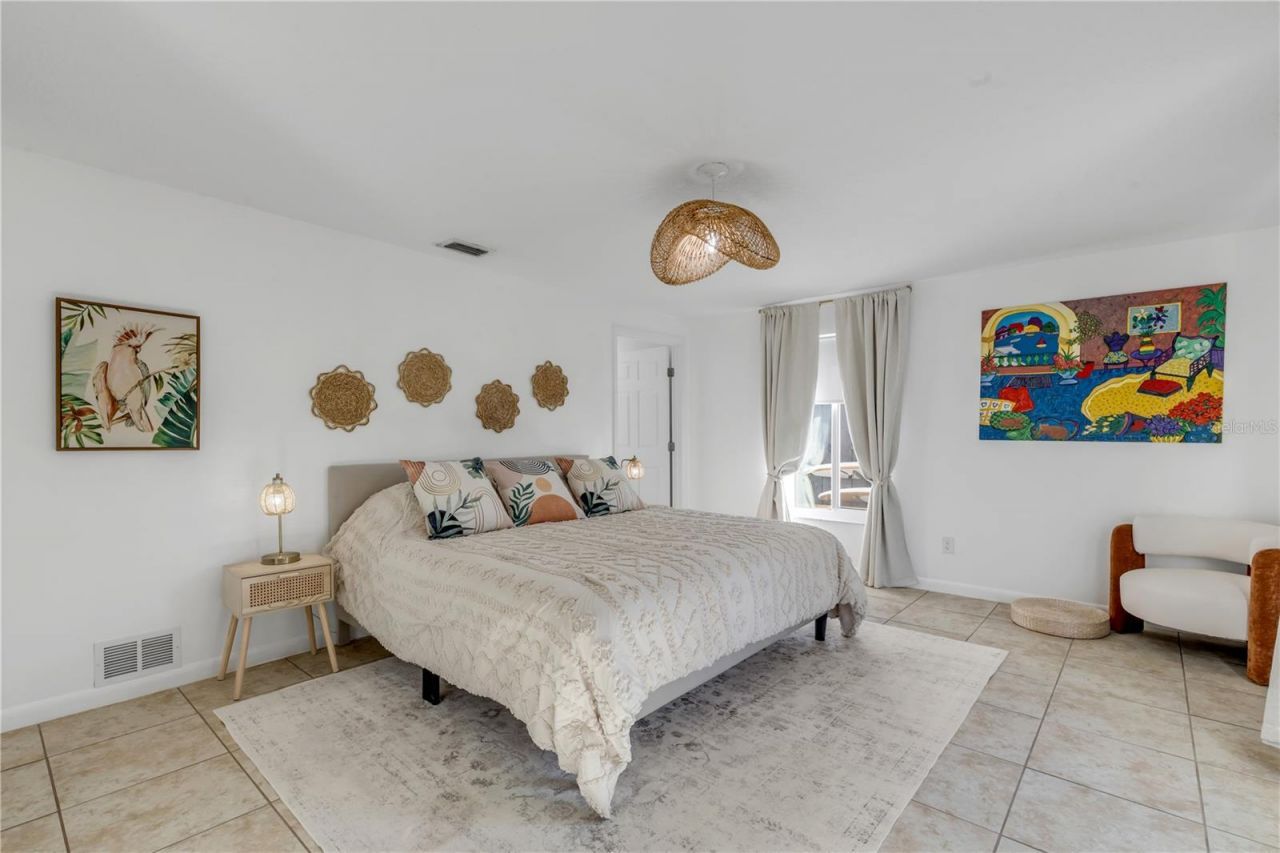 905 N Peninsula Avenue, New Smyrna Beach, FL 32169 Photo