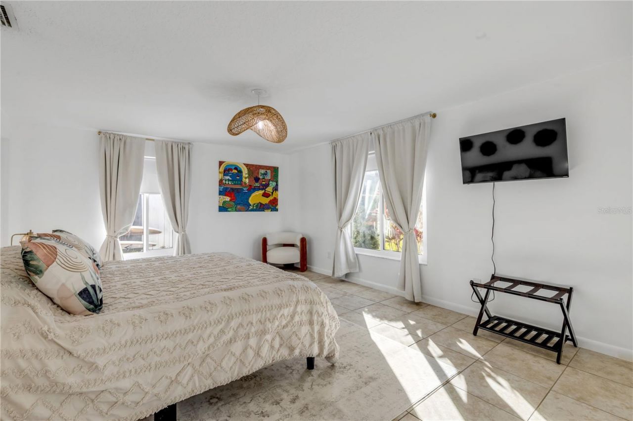 905 N Peninsula Avenue, New Smyrna Beach, FL 32169 Photo