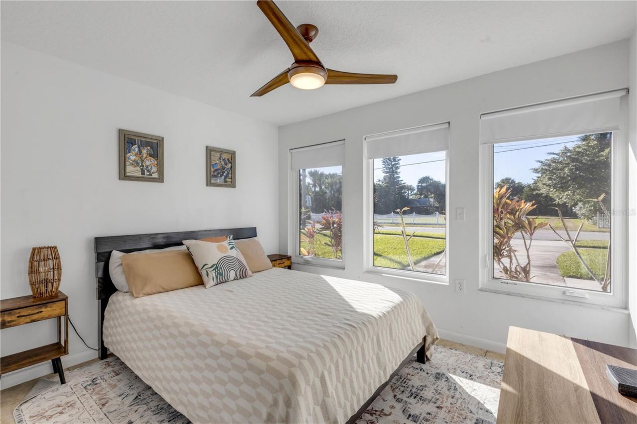 905 N Peninsula Avenue, New Smyrna Beach, FL 32169 Photo